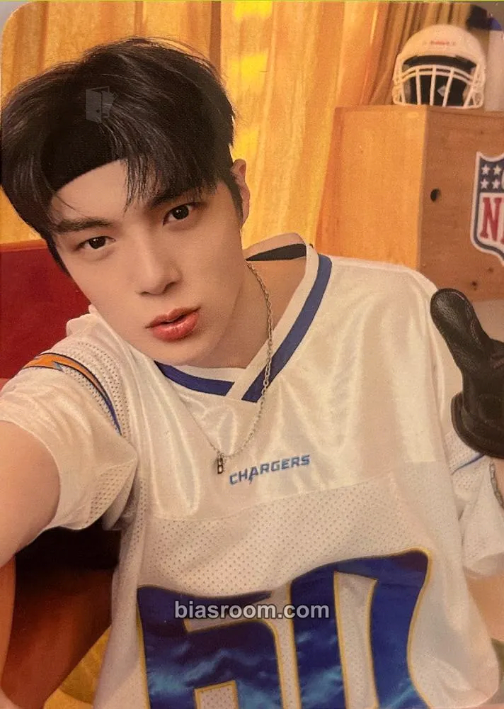 Minhyuk Minhyuk x NFL Photocard - MONSTA X - MONSTA X K-pop photocard