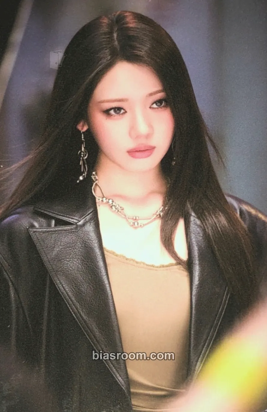 Rora WE GO UP Photocard - BABYMONSTER - BABYMONSTER K-pop photocard