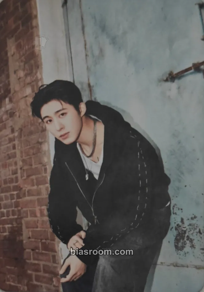 B.I Hype Up Tour Photocard - B.I K-pop photocard