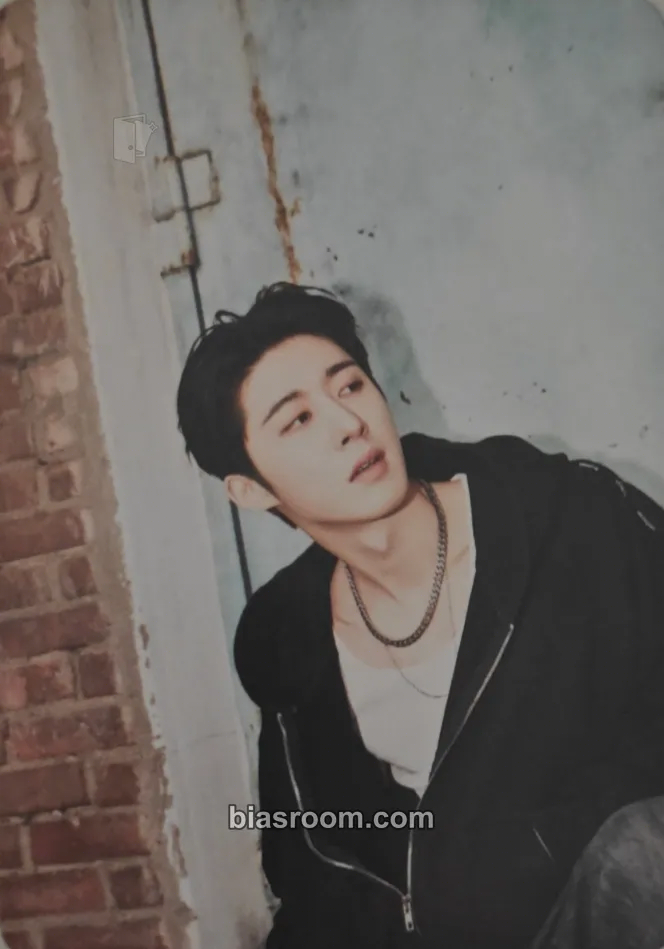 B.I Hype Up Tour Photocard - B.I K-pop photocard