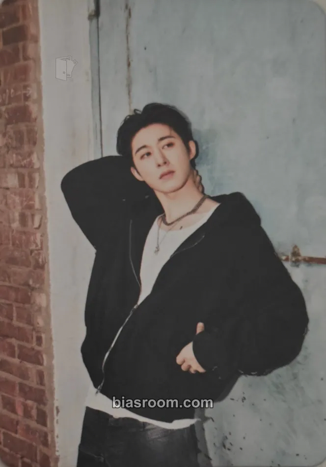 B.I Hype Up Tour Photocard - B.I K-pop photocard