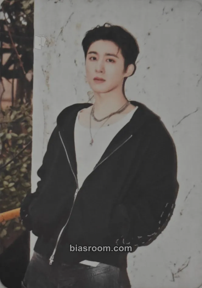 B.I Hype Up Tour Photocard - B.I K-pop photocard