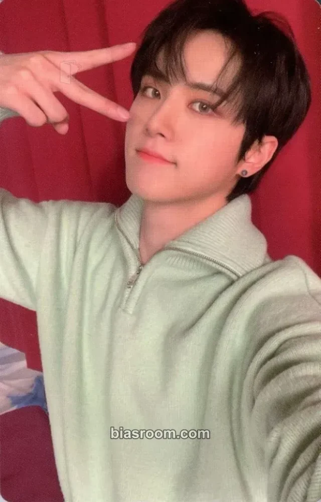 WEi - Donghan - Love Pt.1 : First Love Album album photocard falling in love version