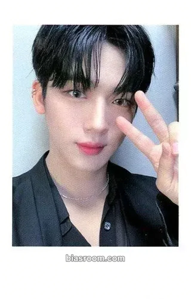WEi - Yohan - IDENTITY : Action Album album photocard ocean version polaroid
