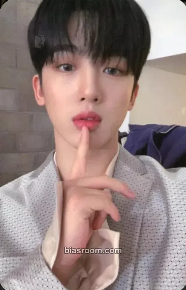 WEi - Yohan - IDENTITY : Action Album album photocard ocean version