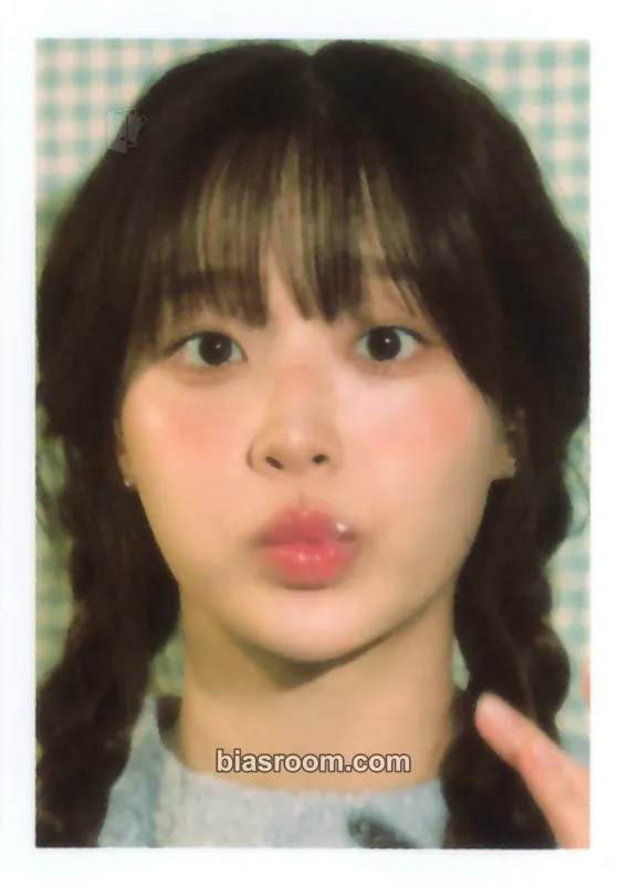 Chuu 2025 Season's Greetings: Happy CHUU's Day! Celebrate Me! Photocard - Chuu K-pop photocard