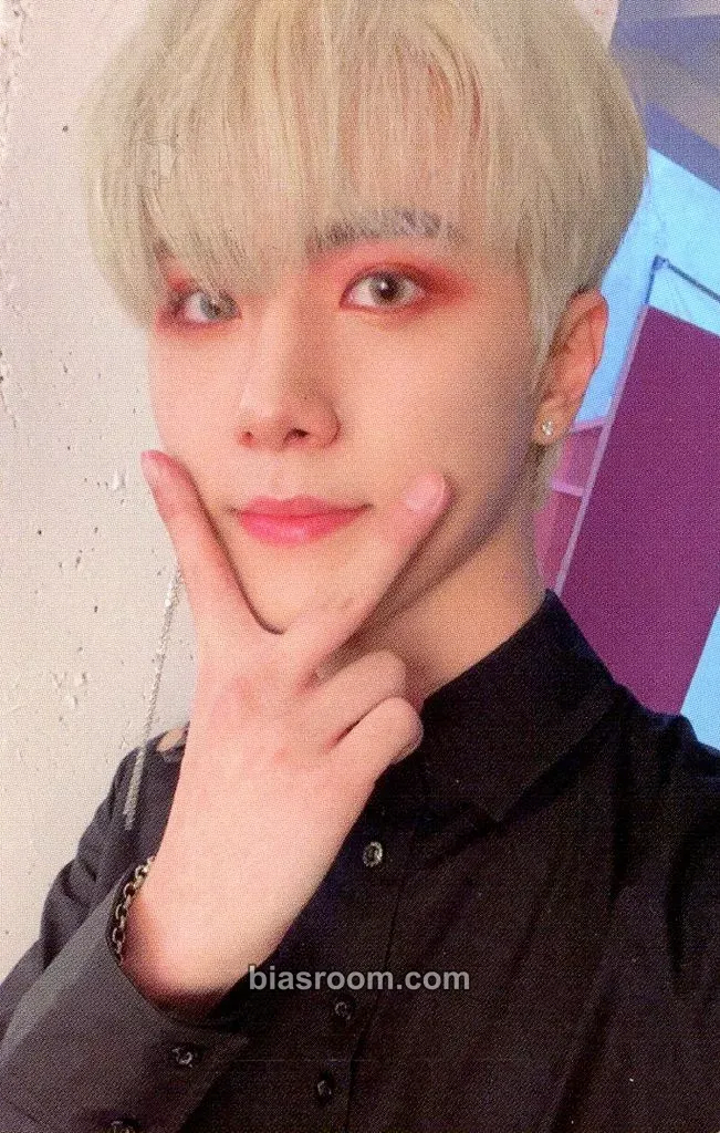 Donghan IDENTITY : CHALLENGE Photocard - WEi - WEi K-pop photocard