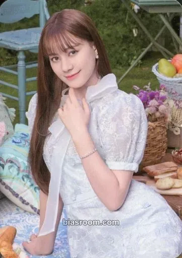 Nina 2022 SEASON'S GREETINGS “Live Together” Photocard - NiziU - NiziU K-pop photocard