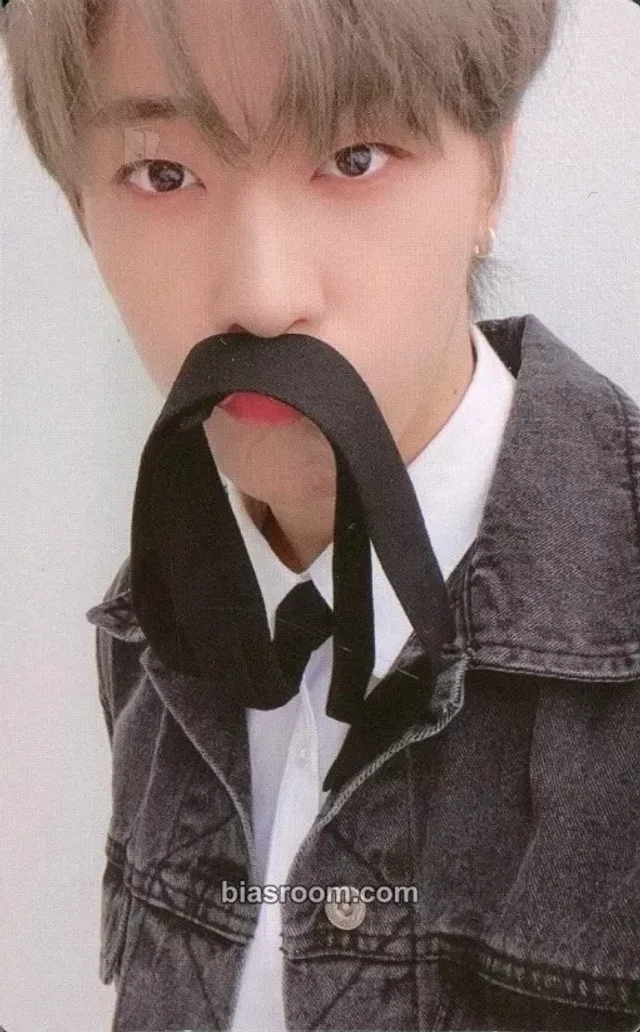 WEi - Yongha - IDENTITY : First Sight Album album photocard i version