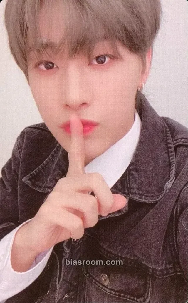 WEi - Yongha - IDENTITY : First Sight Album album photocard i version