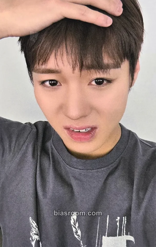 Park Jihoon - Jihoon - RE:FLECT Album pop-up store t-shirt