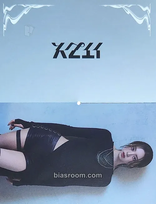 Yuna GOLD Photocard - ITZY - ITZY K-pop photocard