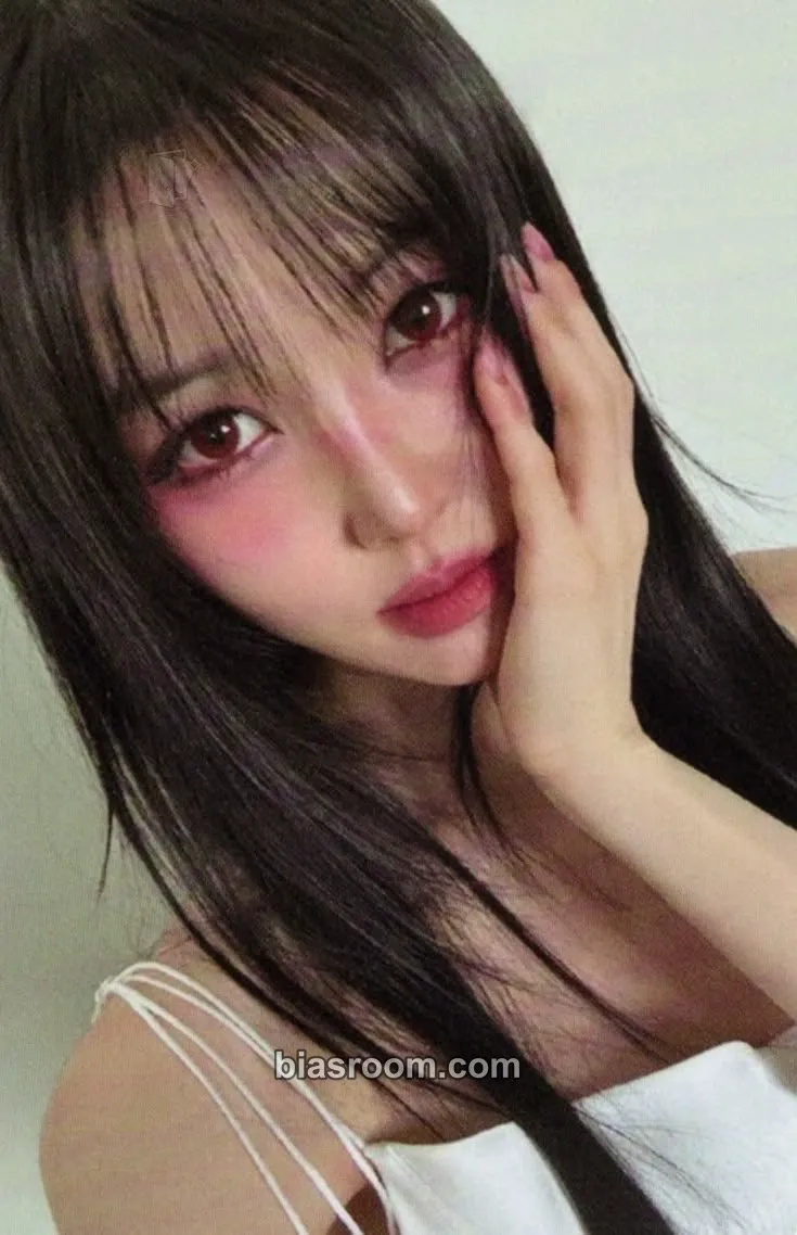 Yuju First love is a curse Photocard - Yuju K-pop photocard