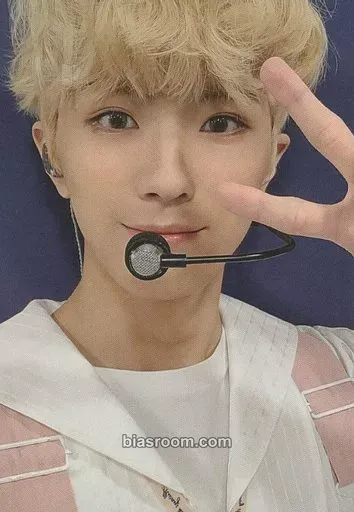Yonghee HELLO Chapter Ø. Hello, Strange Dream Photocard - CIX - CIX K-pop photocard