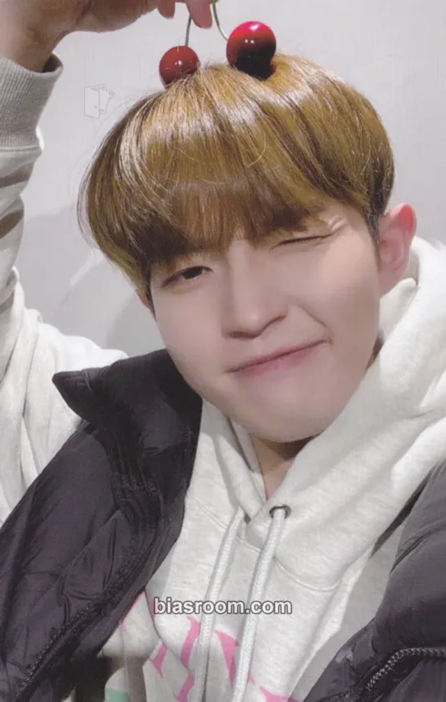 Kim Jaehwan - Jaehwan - Ponytail Album m2u fansign