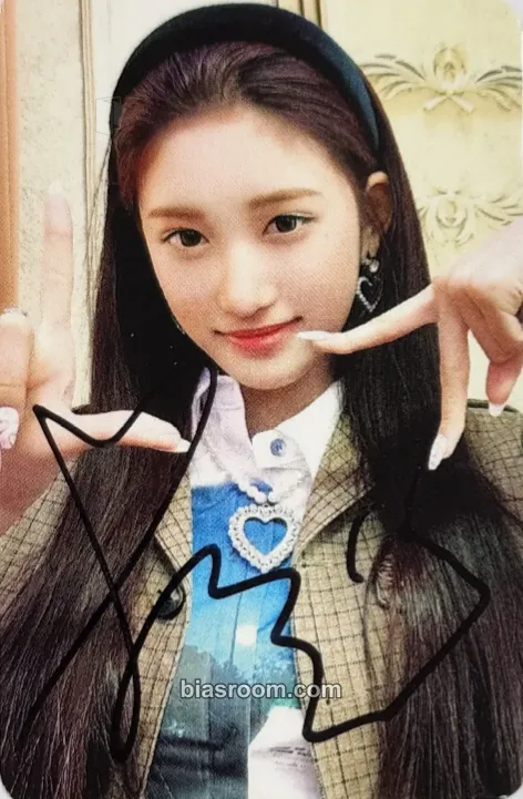 Leeseo LOVE DIVE Photocard - IVE - IVE K-pop photocard