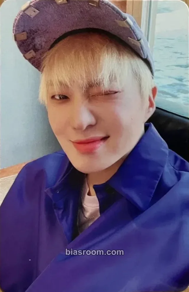 WINNER - Yoon - HOLIDAY Album album photocard day version photobook version