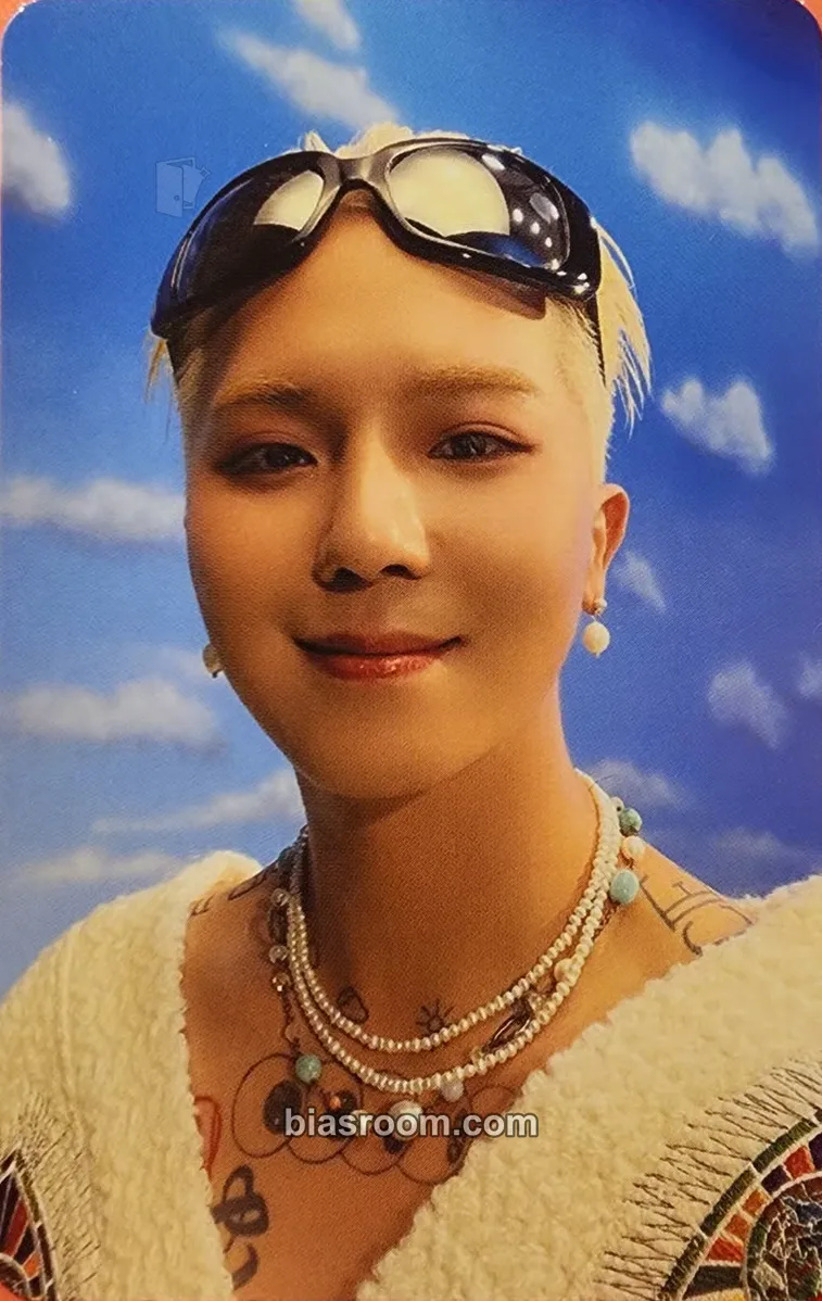 Mino HOLIDAY Photocard - WINNER - WINNER K-pop photocard