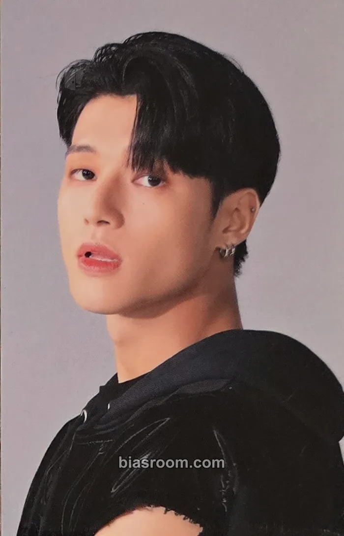 Wooyoung The Fellowship : Break The Wall World Tour 2022 - 2023 Photocard - ATEEZ - ATEEZ K-pop photocard