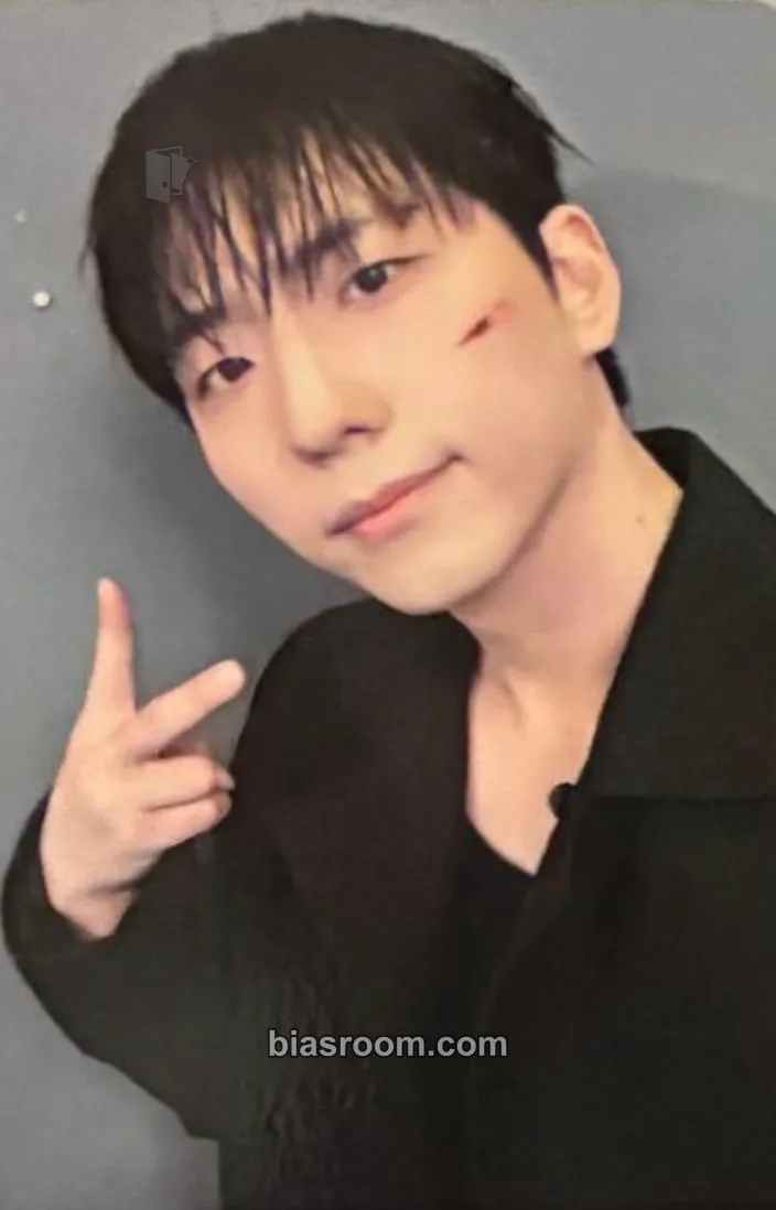 Gunil DEAD AND Photocard - Xdinary Heroes - Xdinary Heroes K-pop photocard