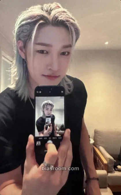 JunJi seOul cOllectiOn Photocard - OnlyOneOf - OnlyOneOf K-pop photocard