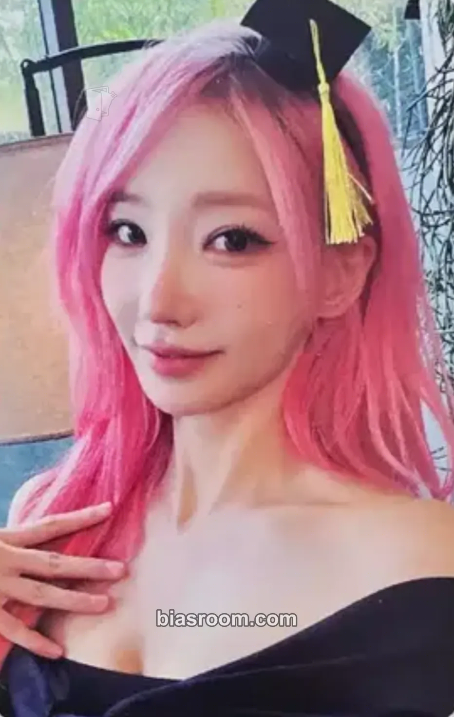 Magenta CEREMONY Photocard - QWER - QWER K-pop photocard
