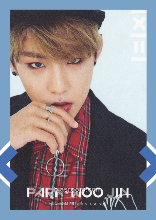 Wanna One - Woojin - 1X1=1 (To Be One) Album album photocard sky version double-sided