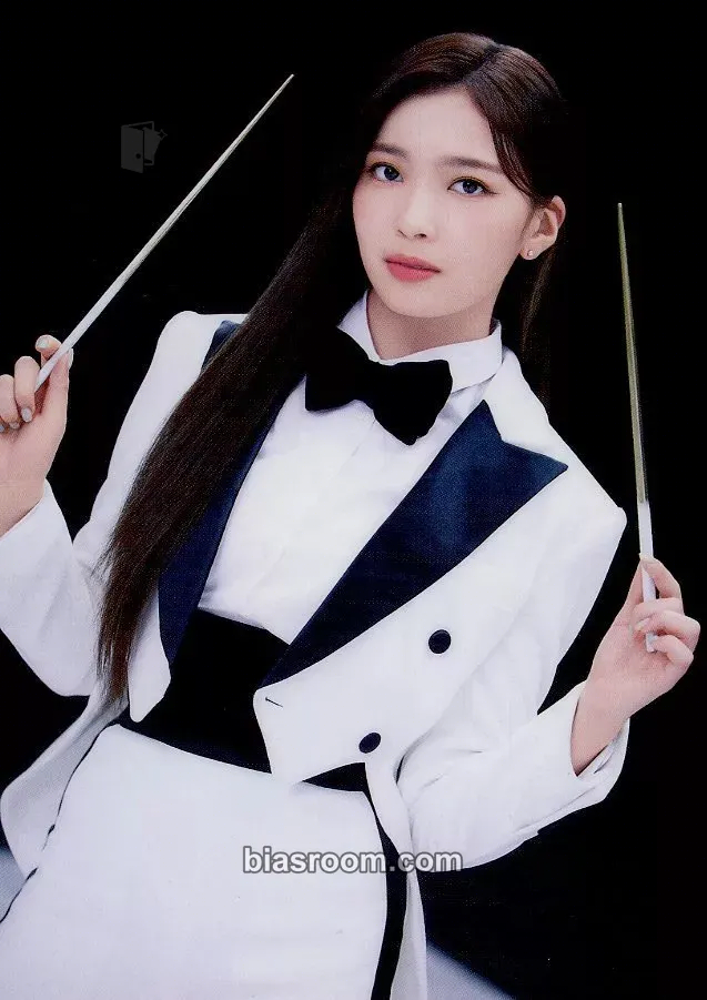Mayuka “U” official goods Photocard - NiziU - NiziU K-pop photocard