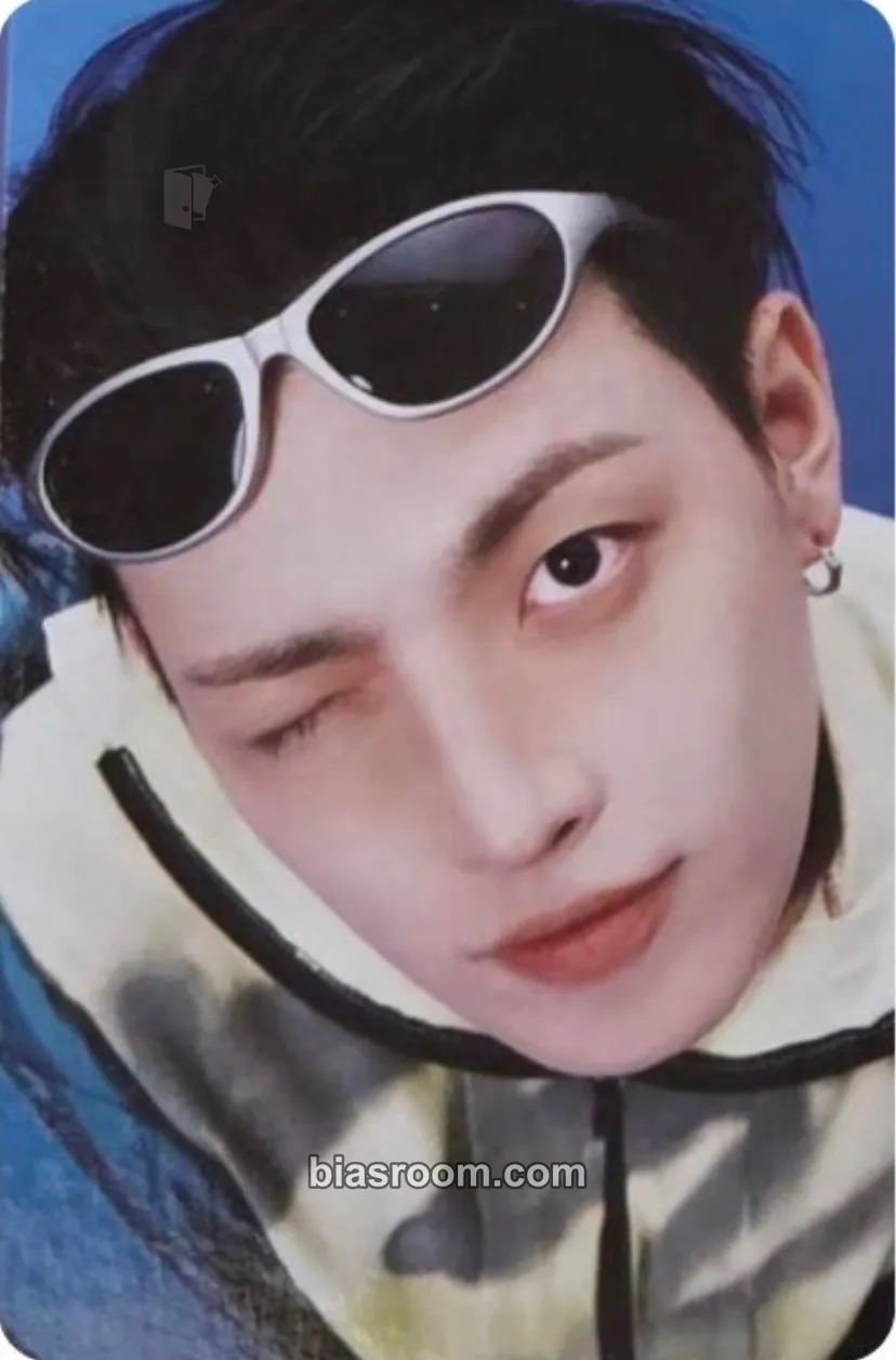 Hongjoong ANITEEZ IN COLOR Photocard - ATEEZ - ATEEZ K-pop photocard