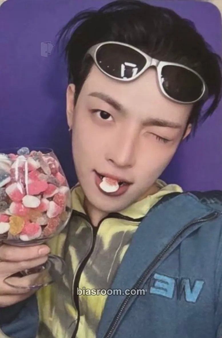Hongjoong ANITEEZ IN COLOR Photocard - ATEEZ - ATEEZ K-pop photocard