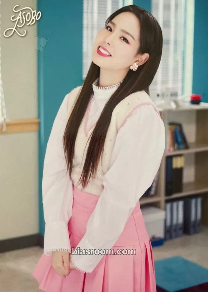 Mako “Asobo” official goods Photocard - NiziU - NiziU K-pop photocard