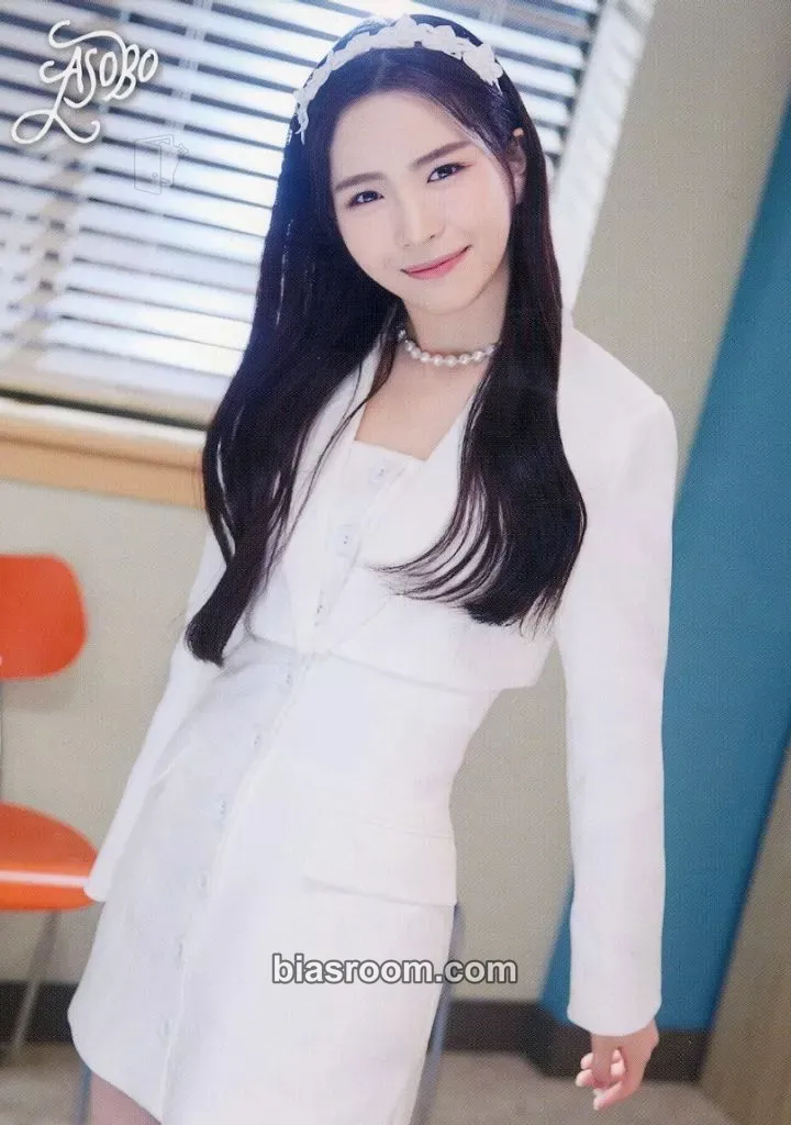 Maya “Asobo” official goods Photocard - NiziU - NiziU K-pop photocard