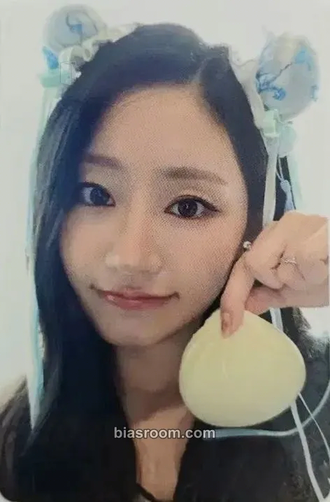Julie Who Is She Photocard - KISS OF LIFE - KISS OF LIFE K-pop photocard