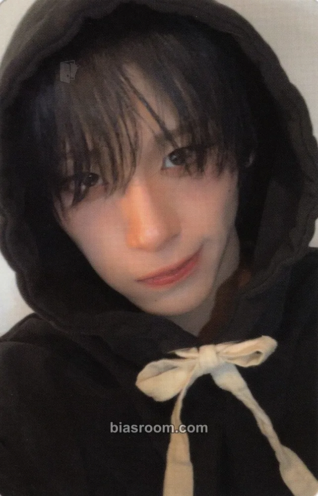 Haru UXLXVE Photocard - XLOV - XLOV K-pop photocard