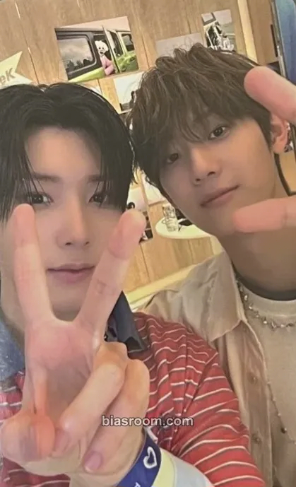 The First Wave Photocard - hrtz.wav - hrtz.wav K-pop photocard