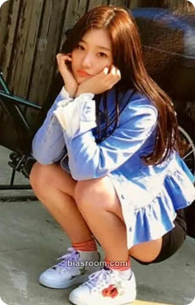 DIA - Chaeyeon - YOLO Album album photocard non-selfie casual version 'selfie' version