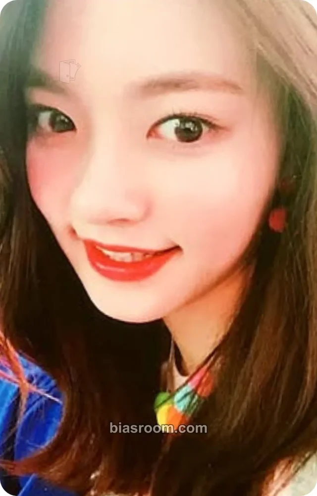 DIA - Somyi - YOLO Album album photocard 'selfie' version