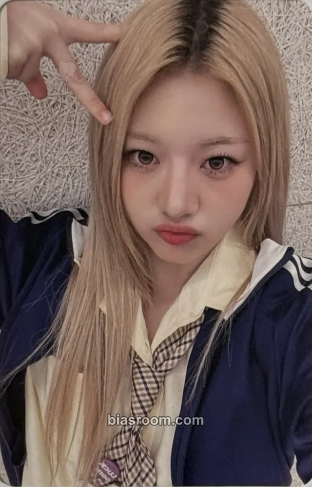 UNCHILD - Haeun - 2026 DEBUT POP UP Event pop-up store tin case merch photocard