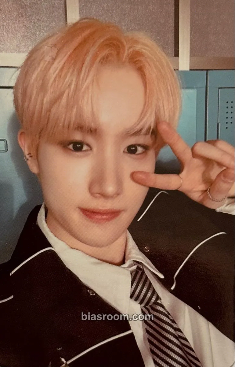 Hyuk THE CALM BEFORE THE STORM Photocard - Tempest - Tempest K-pop photocard