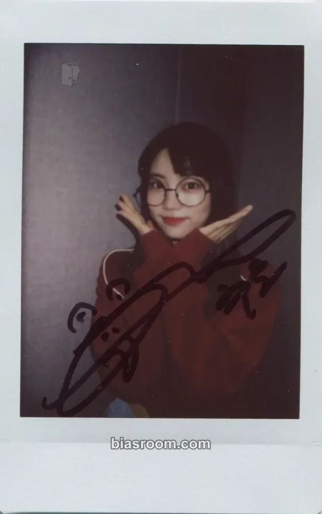 DIA - Jueun - YOLO Album signed polaroid pob (pre-order benefit)