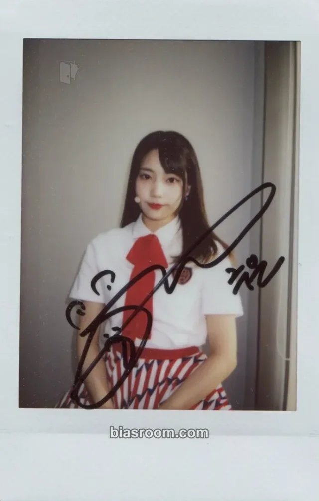 DIA - Jueun - YOLO Album signed polaroid pob (pre-order benefit)