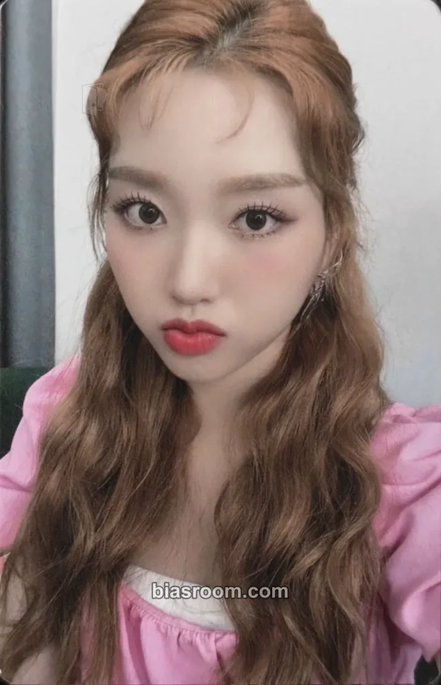 LOONA - Go Won - LOOK:NA Hobbyplanet: Season 1 MD Other merch photocard messenger bag bad image - replace