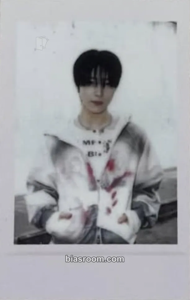 Riaan The First Wave Photocard - hrtz.wav - hrtz.wav K-pop photocard