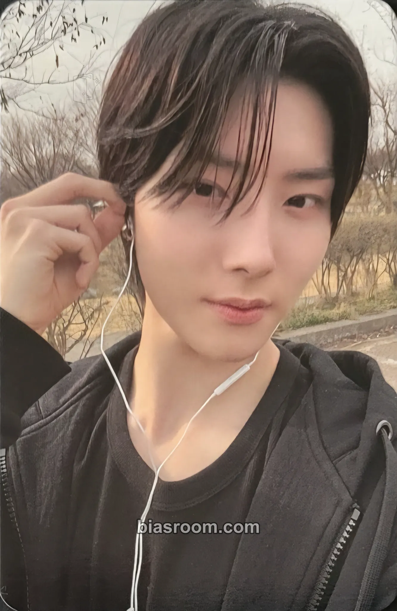 Riaan The First Wave Photocard - hrtz.wav - hrtz.wav K-pop photocard