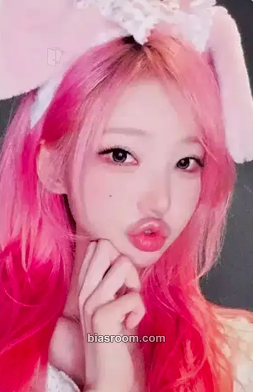 Magenta CEREMONY Photocard - QWER - QWER K-pop photocard