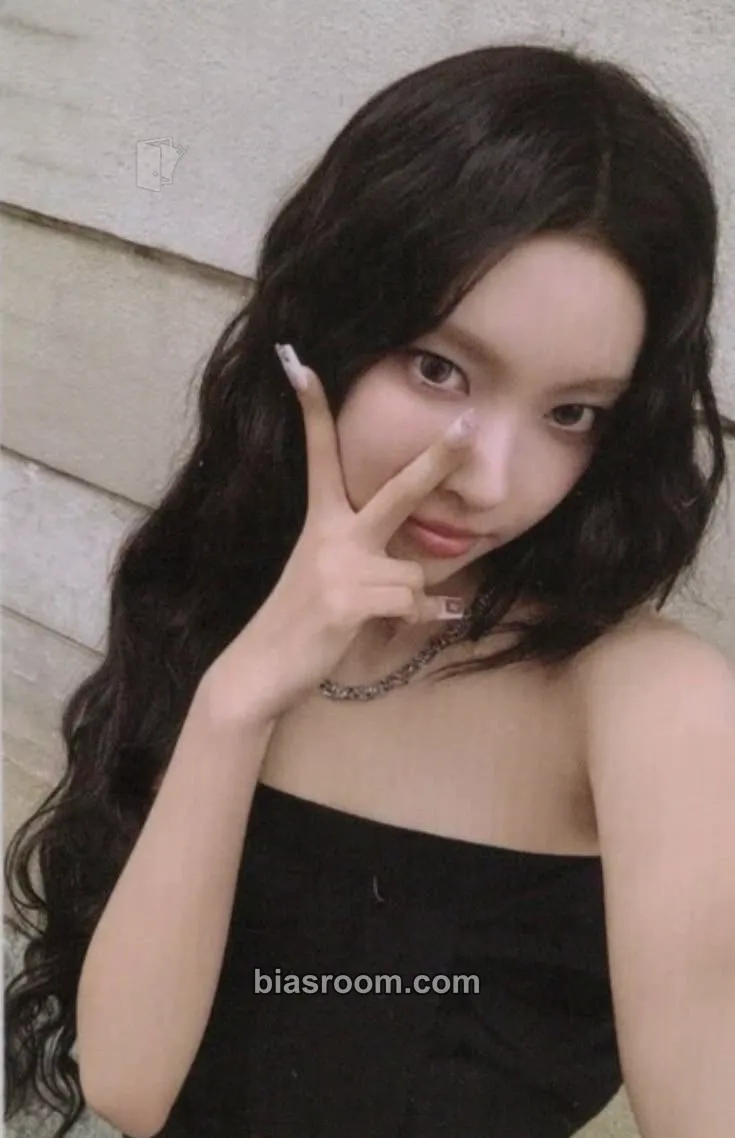 Yunah MAMIHLAPINATAPAI Photocard - ILLIT - ILLIT K-pop photocard