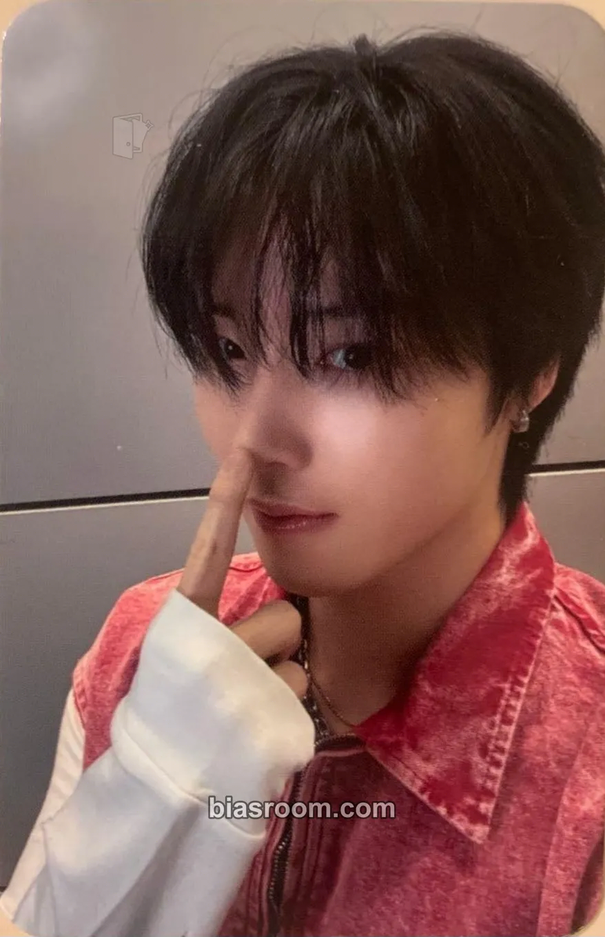 Riaan The First Wave Photocard - hrtz.wav - hrtz.wav K-pop photocard