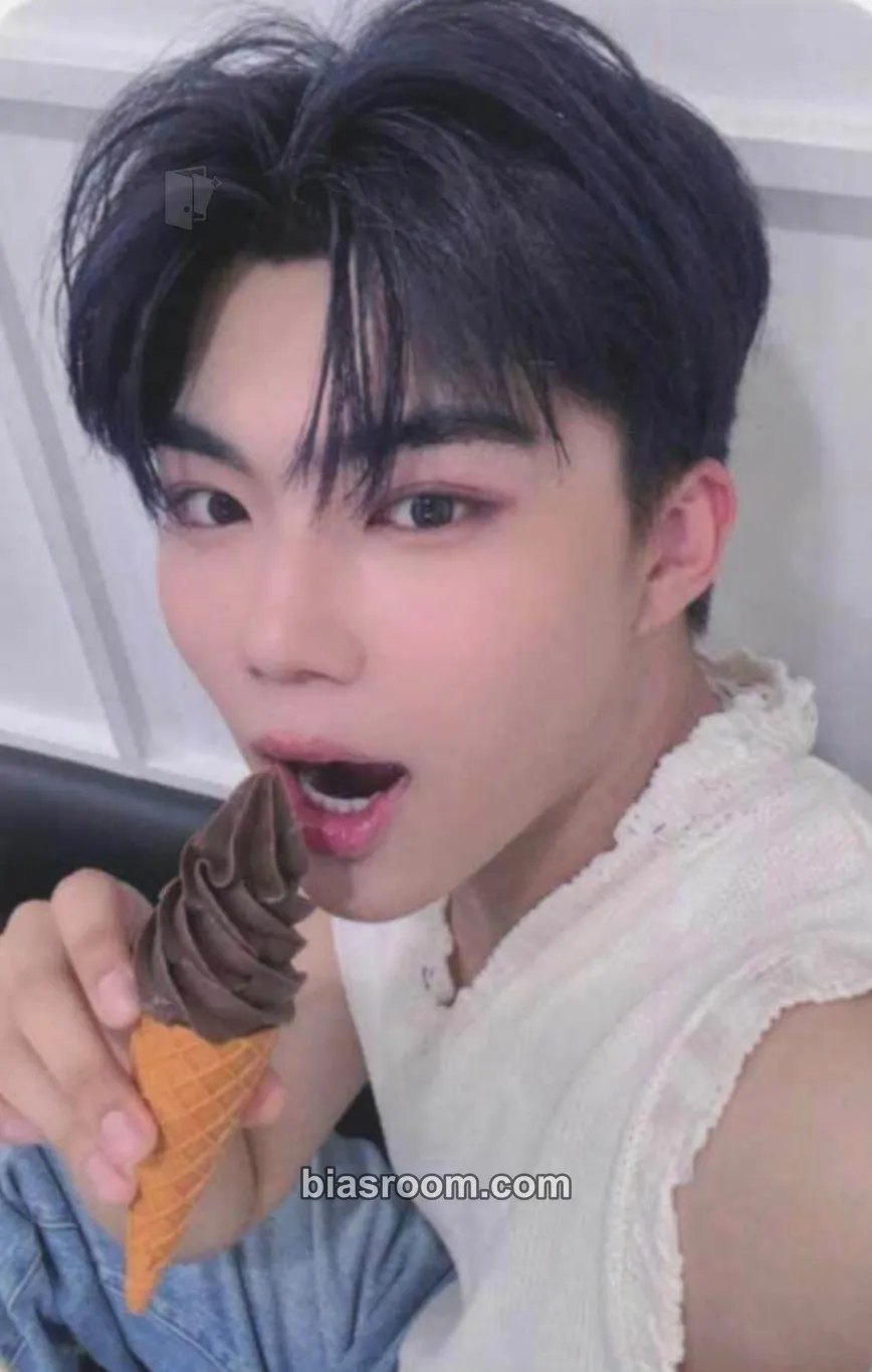 Gunwook You Had Me at Hello Photocard - ZEROBASEONE - ZEROBASEONE K-pop photocard