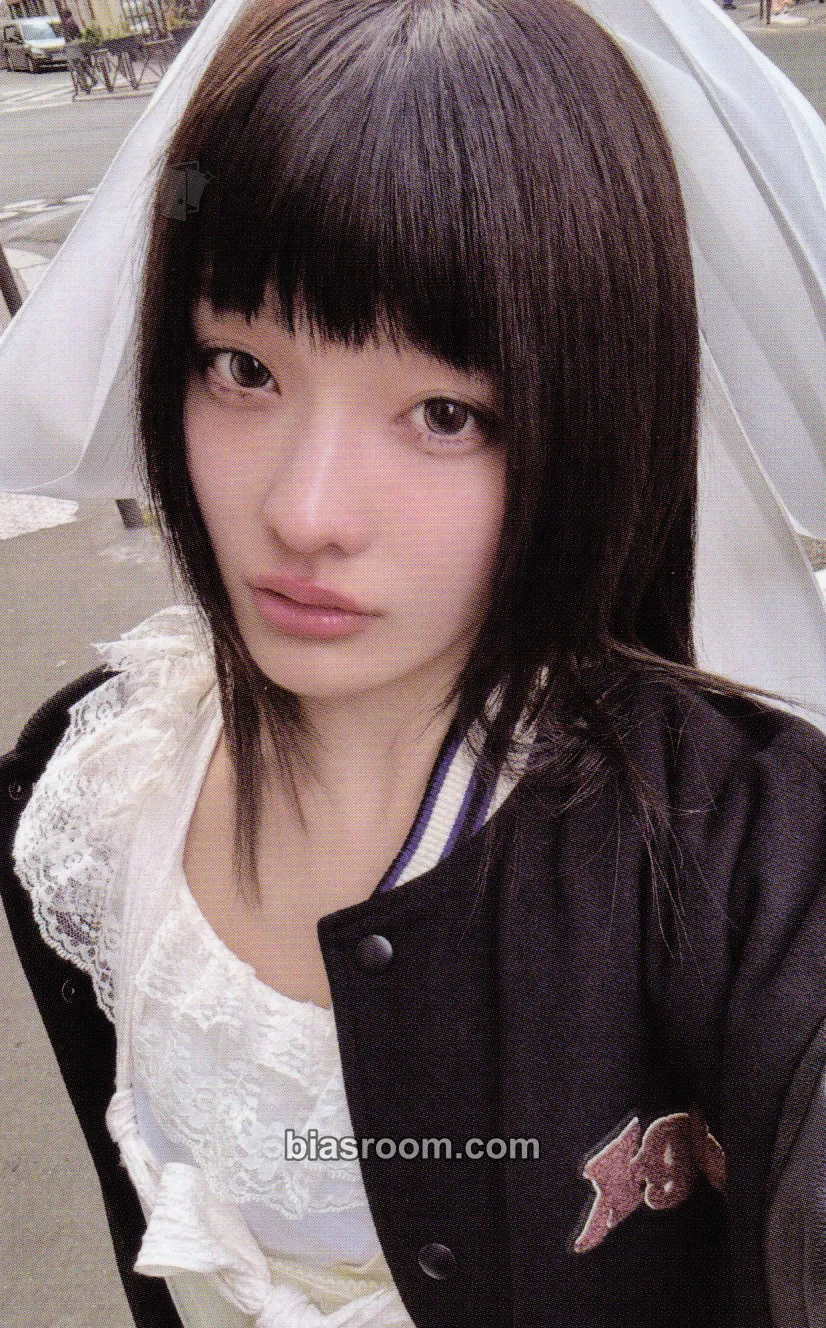 Iroha MAMIHLAPINATAPAI Photocard - ILLIT - ILLIT K-pop photocard