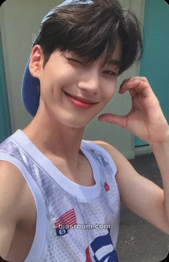 EVNNE - Park Hanbin - WAKEONE FANMEETING 2023: Wake Up! Summer Vacation Event trading card version 2 online